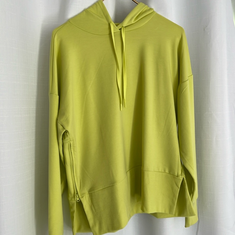 Cute chartreuse hoodie; NWT; smoke free pet free home; great 3 Season